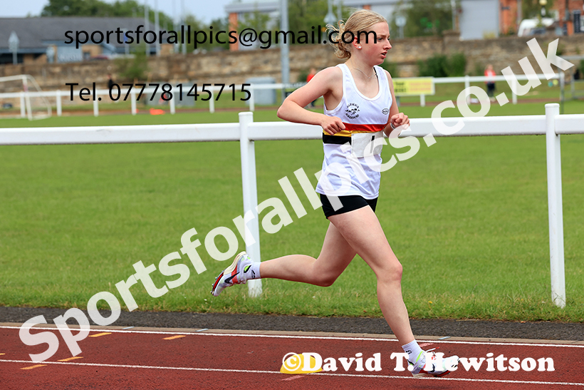 Girls 1500 metres, 2025 Northumberland Schools Track and Fields, Wentworth, Hexham. Photo: David T. Hewitson/Sports for All Pics
